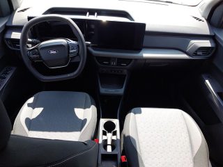 Ford E-Tourneo Courier Titanium