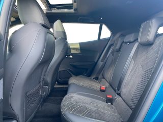 Peugeot 2008 Hybrid 136 e-DCS6 GT