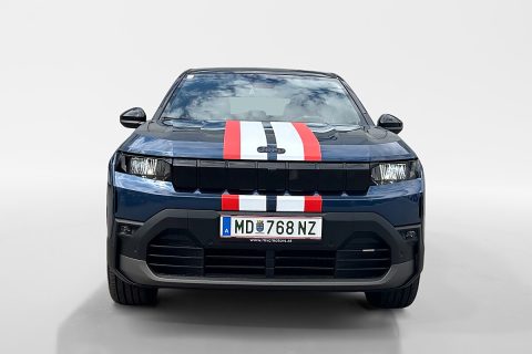 Jeep Compass Elektro Altitude Super Bowl Edition Reichweite 467 Km